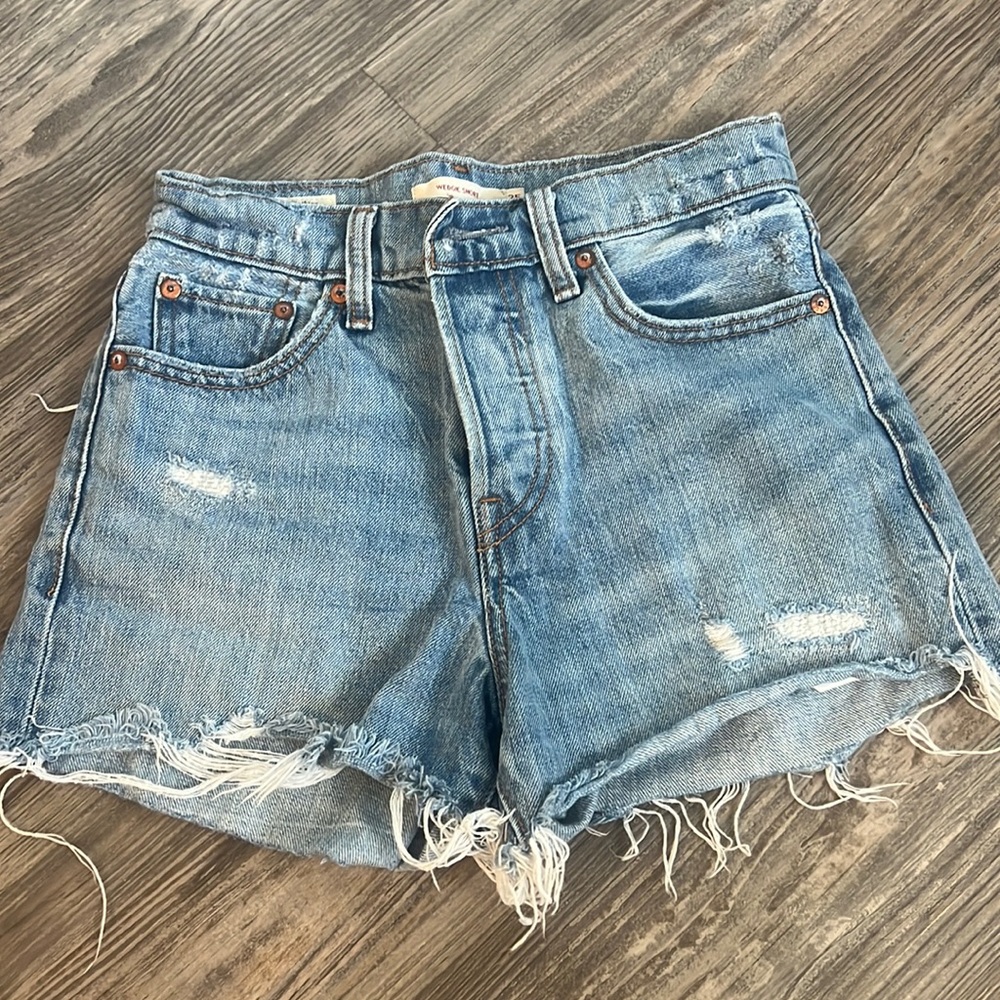 Wedgie fit Levi shorts
